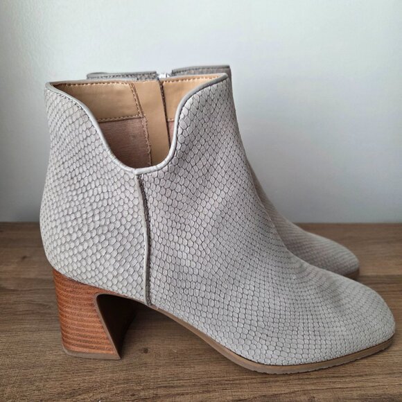 EUC LIKE NEW NYDJ CASSEY LEATHER STACKED HEELS SNAKESKIN TEXTURE BOOTS SIZE 10 - Picture 5 of 16